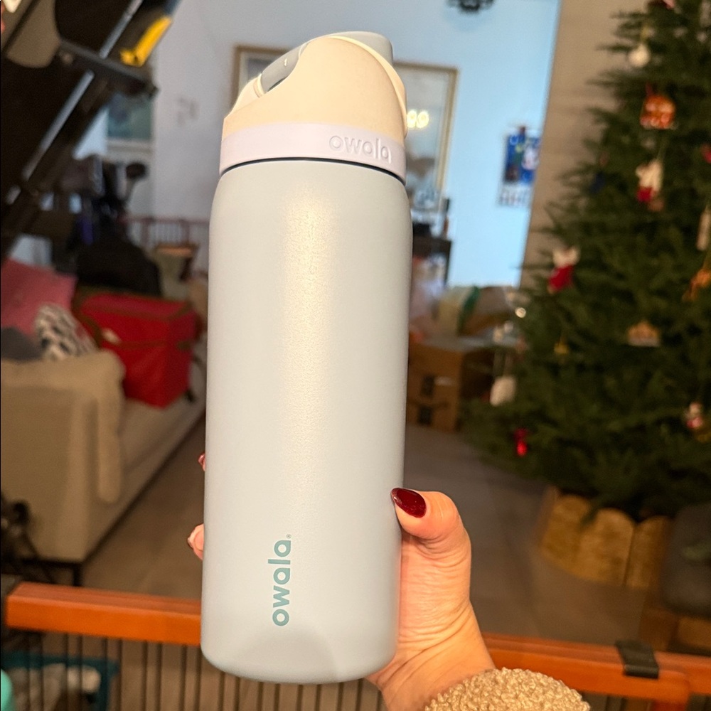 Owala Light Blue Water Bottle 32oz